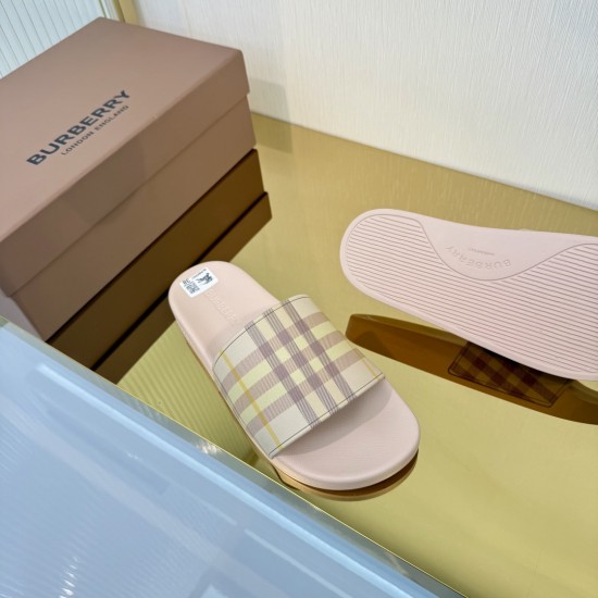 Burberry slippers
