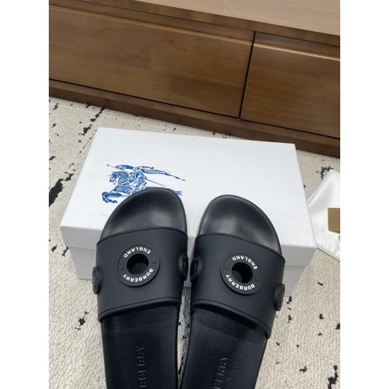 Burberry slippers