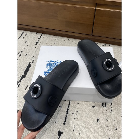 Burberry slippers