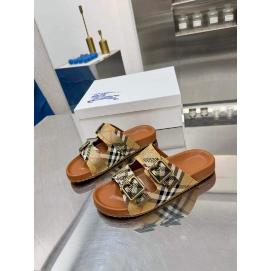 Burberry slippers