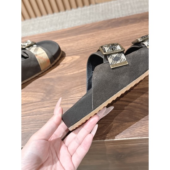Burberry slippers