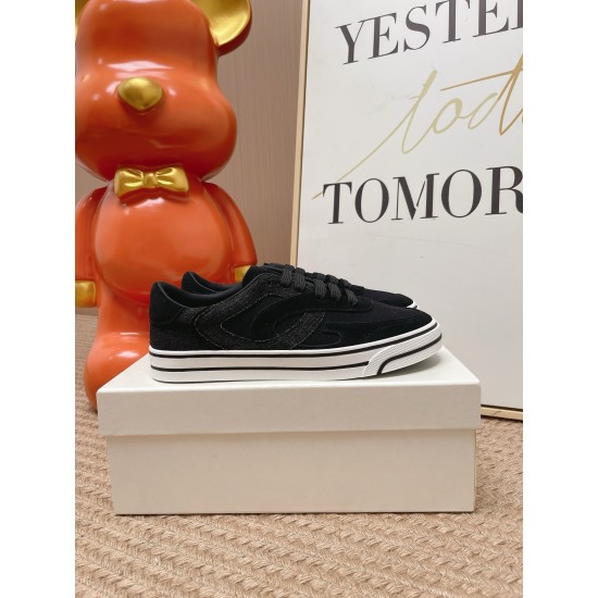 DG Casual Shoes Best Quality
Women 35-41
