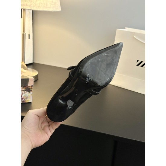 DG High Heel Shoes Best Quality
Women 35-41

