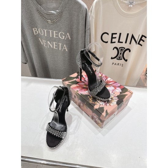 DG High Heel Shoes Best Quality
Women 35-41
