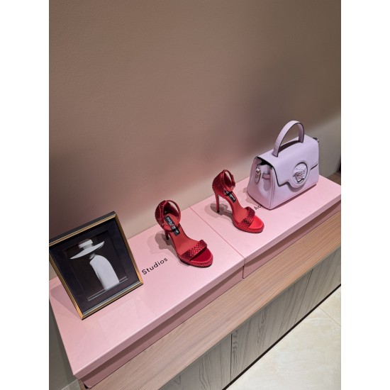 DG High Heel Shoes Best Quality
Women 35-41
