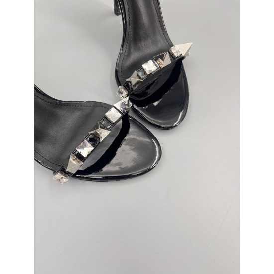 DG High Heel Shoes Best Quality
Women 35-41
