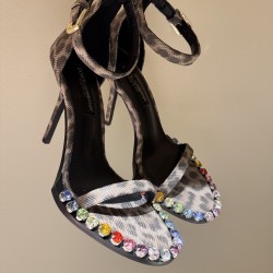 DG High Heel Shoes Best Quality
Women 35-41
