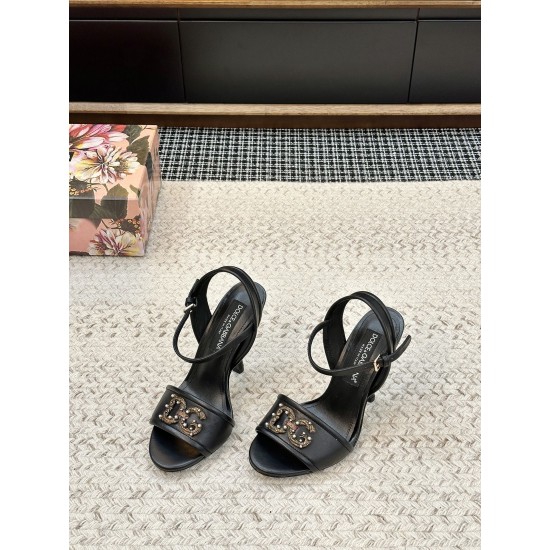 DG High Heel Shoes Best Quality
Women 35-41
