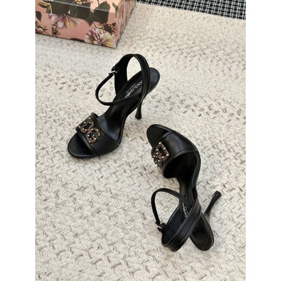 DG High Heel Shoes Best Quality
Women 35-41
