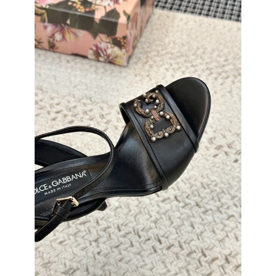DG High Heel Shoes Best Quality
Women 35-41
