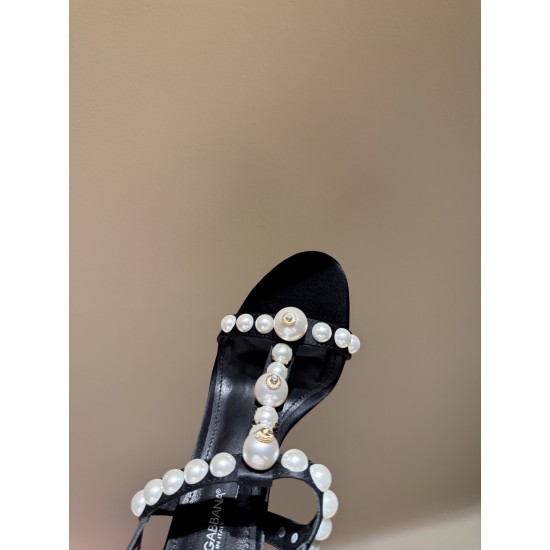 DG High Heel Shoes Best Quality
Women 35-41
