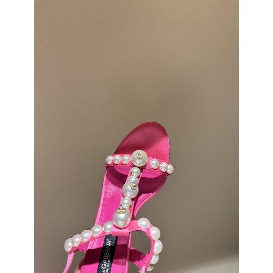 DG High Heel Shoes Best Quality
Women 35-41
