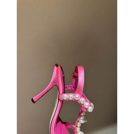 DG High Heel Shoes Best Quality
Women 35-41
