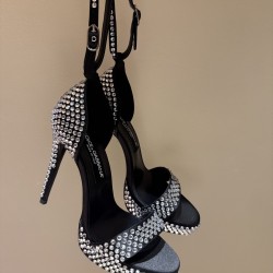 DG High Heel Shoes Best Quality
Women 35-41
