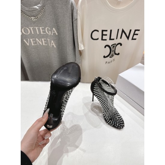 DG High Heel Shoes Best Quality
Women 35-41
