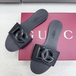 DG slippers