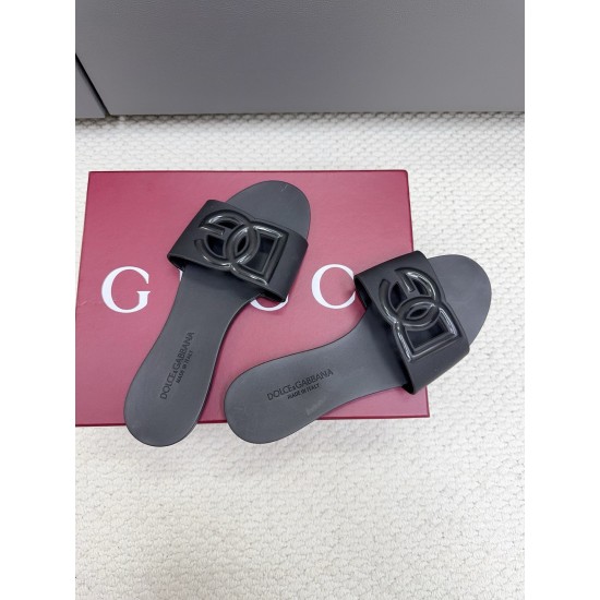 DG slippers