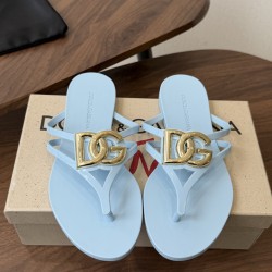 DG slippers
