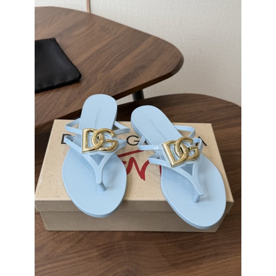 DG slippers
