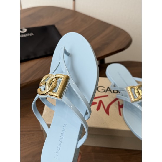 DG slippers