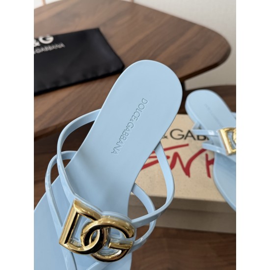 DG slippers