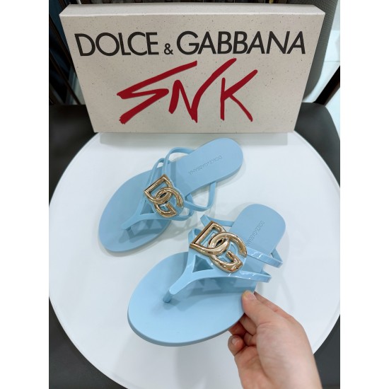DG slippers