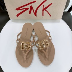 DG slippers