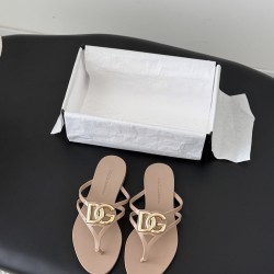 DG slippers