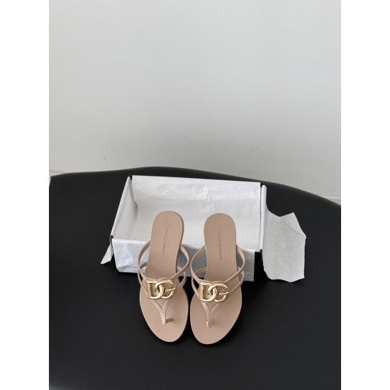 DG slippers