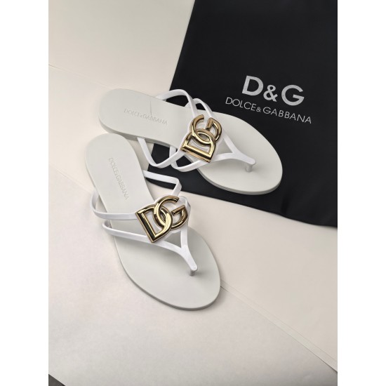 DG slippers
