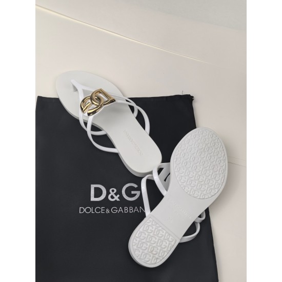 DG slippers