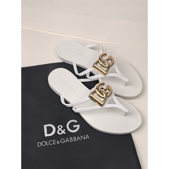 DG slippers