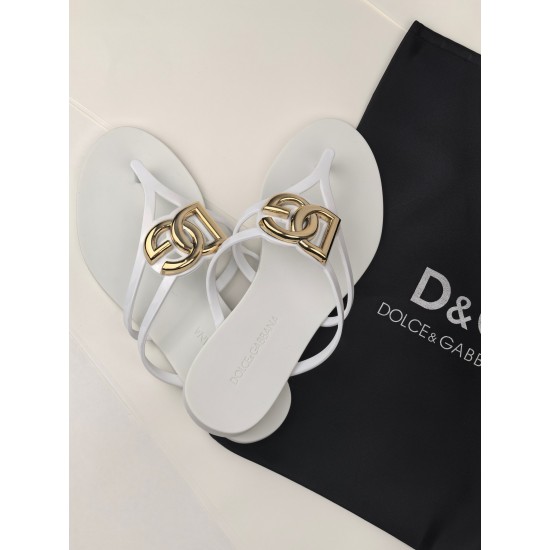 DG slippers