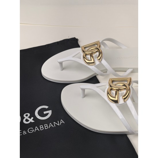 DG slippers