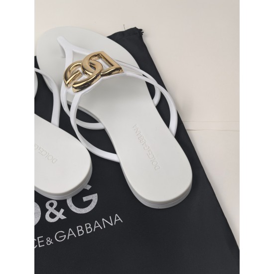 DG slippers