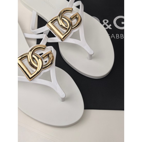 DG slippers