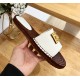 DG slippers