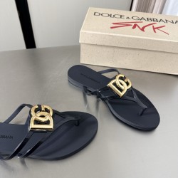 DG slippers