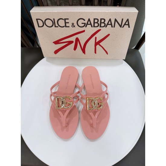 DG slippers