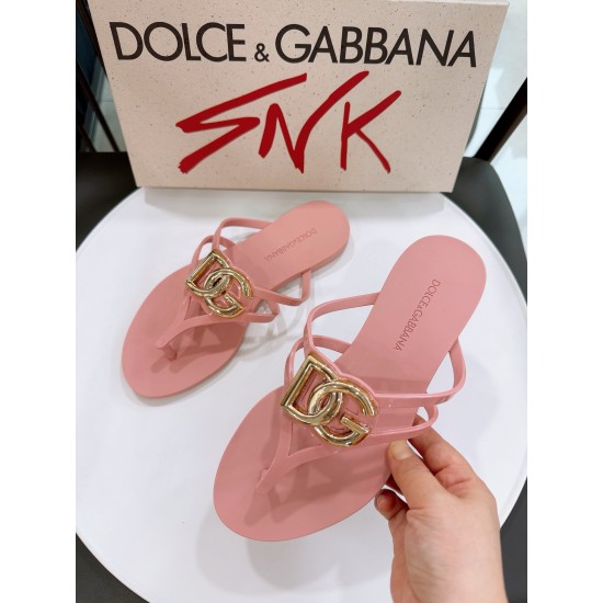 DG slippers