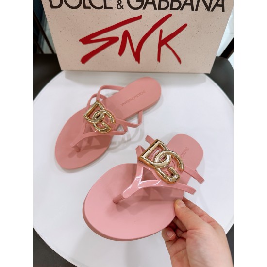 DG slippers