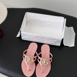 DG slippers