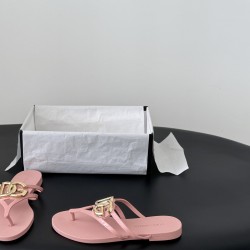 DG slippers