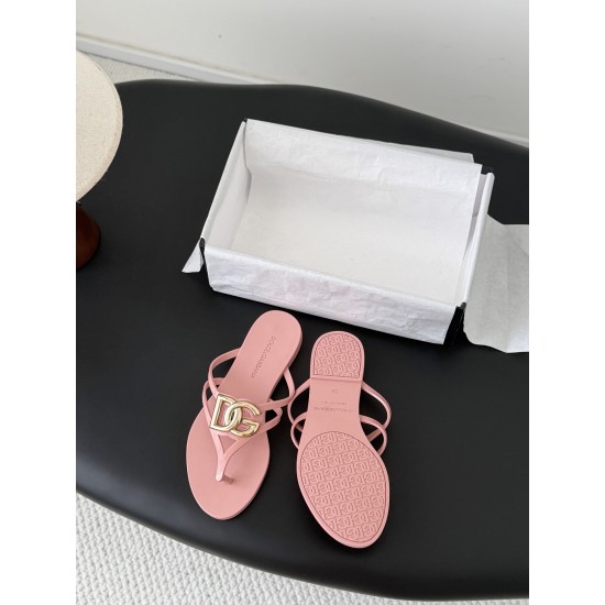 DG slippers