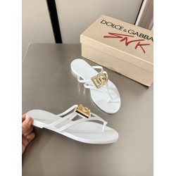 DG slippers