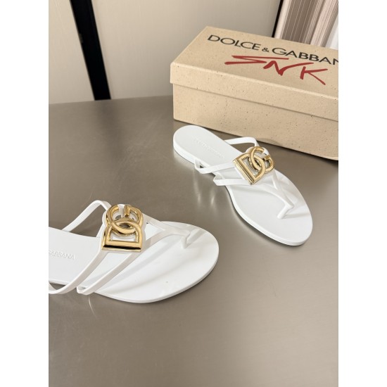 DG slippers