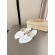 DG slippers