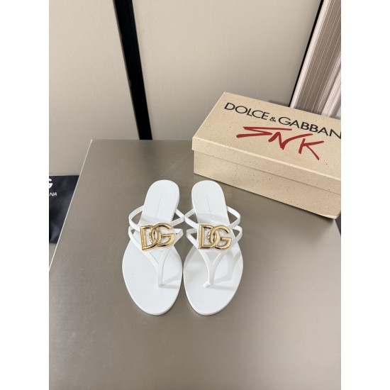 DG slippers