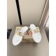 DG slippers