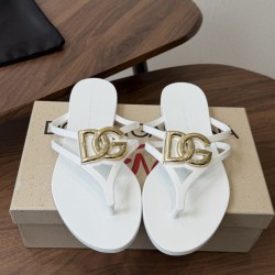 DG slippers